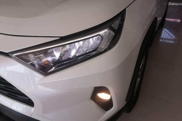 Used Toyota RAV4 2020 2.0L CVT 4x4 Trend Edition Left Front Headlight