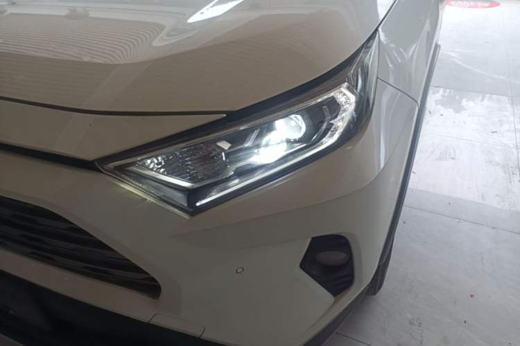 Used Toyota RAV4 2020 2.0L CVT Two-Wheel Drive Prestige Edition Left Front Headlight