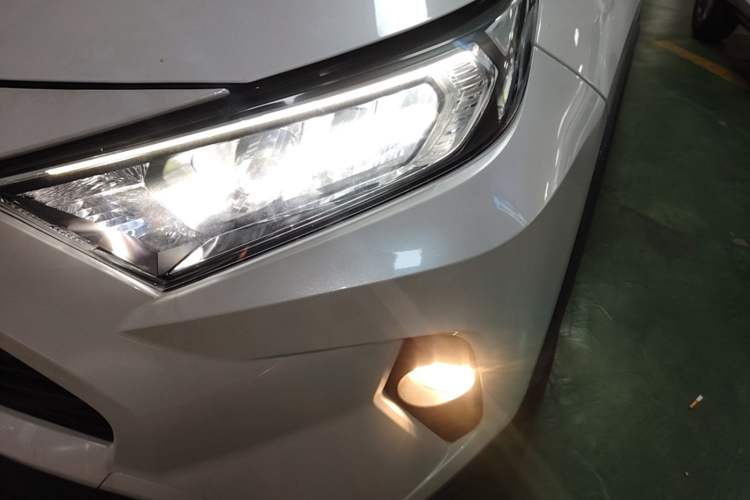 Used Toyota RAV4 2020 2.0L CVT Two-Wheel Drive Urban Edition Left Front Headlight