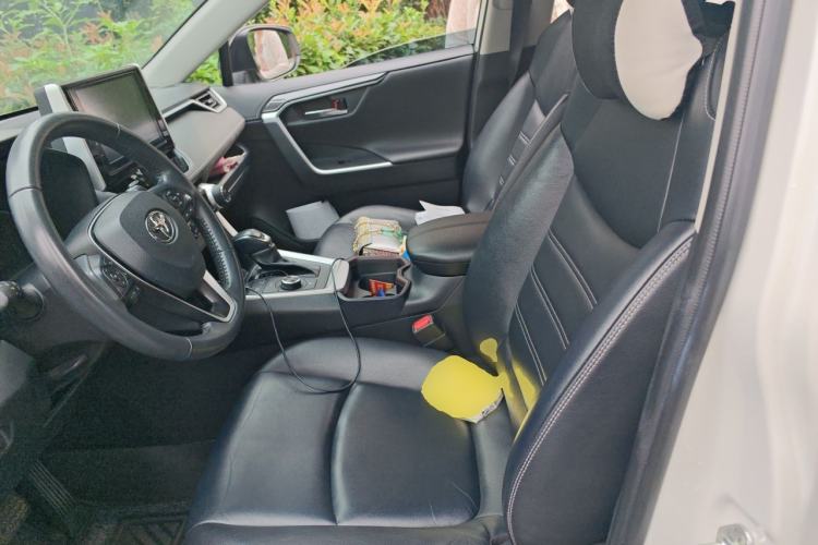 Used Toyota RAV4 2020 Dual-Engine 2.5L E-CVT 4x4 Elite PLUS Edition Left Front Seat