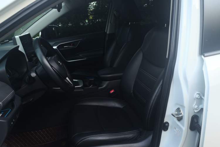 Used Toyota RAV4 2020 Dual-Engine 2.5L E-CVT Two-Wheel Drive Elite Edition Left Front Seat