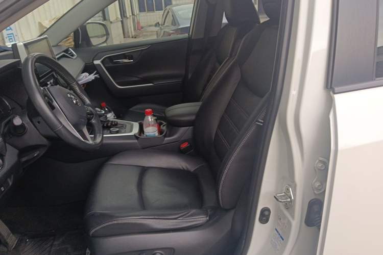 Used Toyota RAV4 2020 Dual-Engine 2.5L E-CVT 4x4 Elite PLUS Edition Left Front Seat