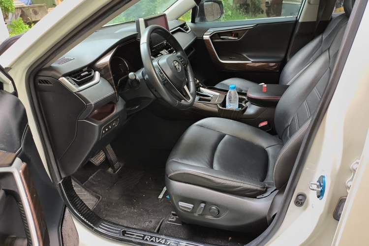 Used Toyota RAV4 2020 2.0L CVT Two-Wheel Drive Prestige Edition Left Front Seat