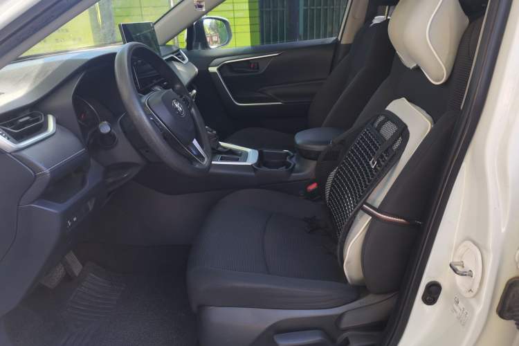 Used Toyota RAV4 2020 2.0L CVT Two-Wheel Drive Urban Edition Left Front Seat