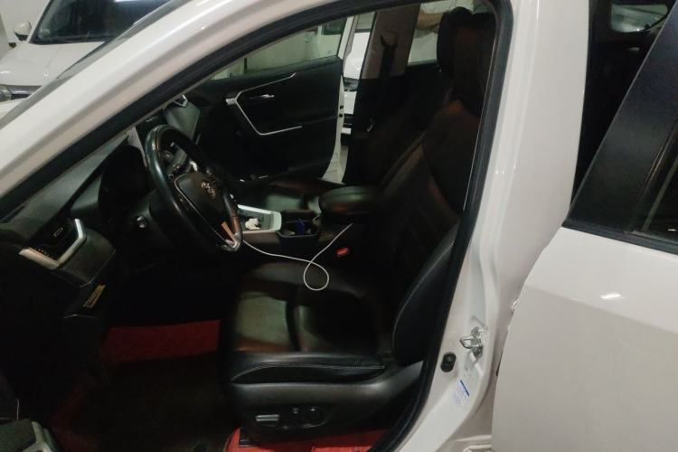 Used Toyota RAV4 2020 2.0L CVT 4x4 Style PLUS Edition Left Front Seat