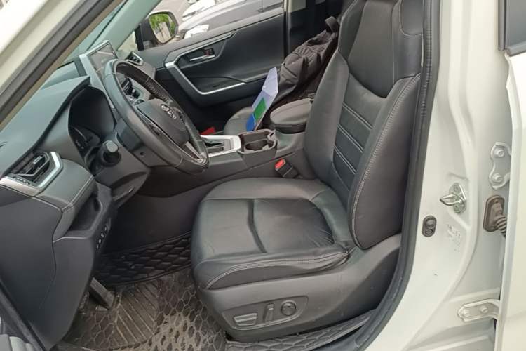Used Toyota RAV4 2020 2.0L CVT Two-Wheel Drive Fashion PLUS Edition Left Front Seat