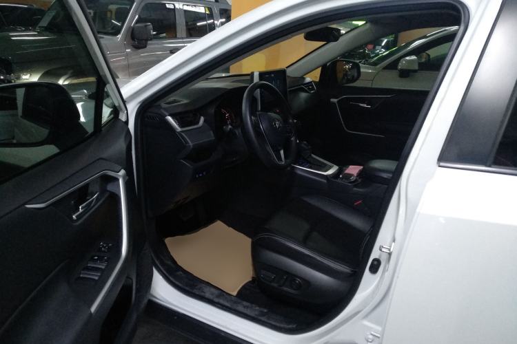Used Toyota RAV4 2020 2.0L CVT 4x4 Trend Edition Left Front Seat