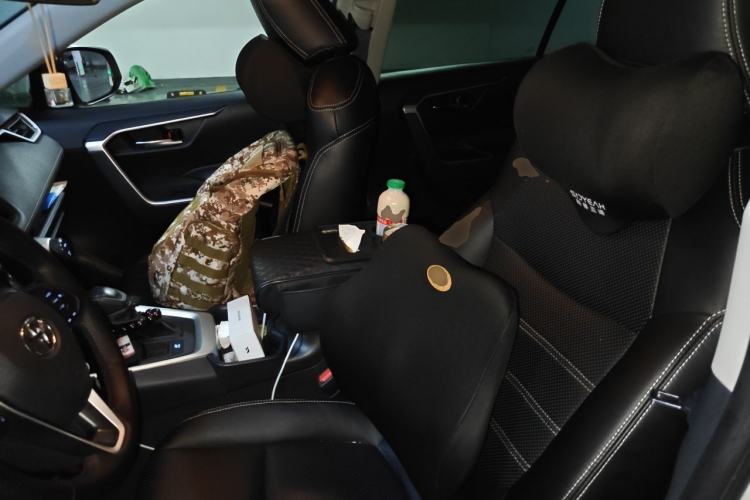 Used Toyota RAV4 2020 Dual-Engine 2.5L E-CVT Two-Wheel Drive Elite Edition Left Front Seat