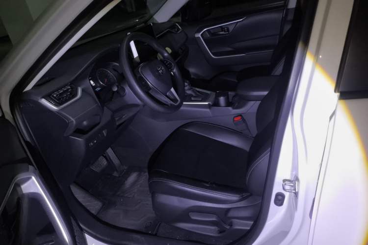 Used Toyota RAV4 2020 2.0L CVT Two-Wheel Drive Urban Edition Left Front Seat