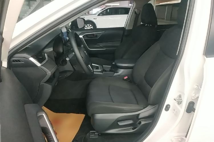 Used Toyota RAV4 2020 2.0L CVT Two-Wheel Drive Urban Edition Left Front Seat