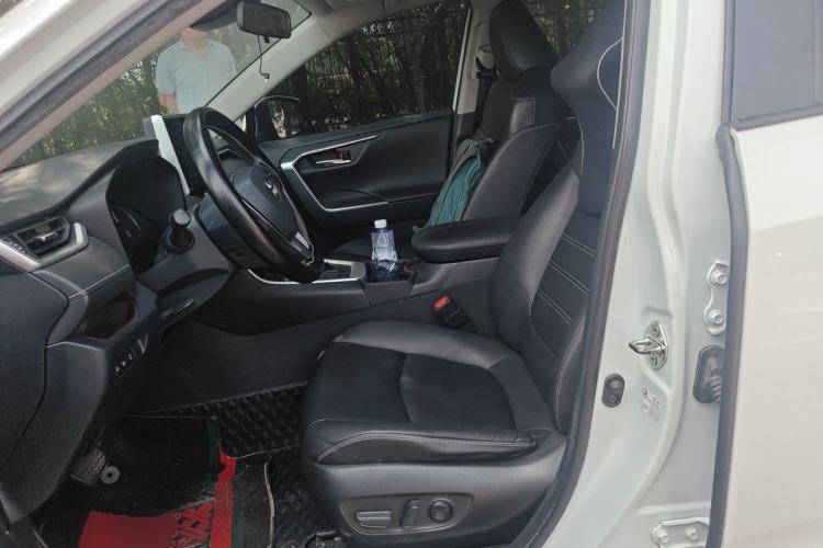 Used Toyota RAV4 2020 2.0L CVT Two-Wheel Drive Prestige Edition Left Front Seat