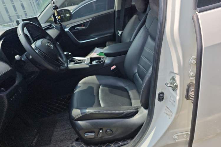 Used Toyota RAV4 2020 2.0L CVT Two-Wheel Drive Prestige Edition Left Front Seat