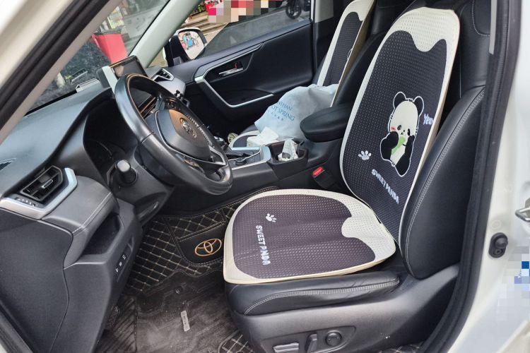 Used Toyota RAV4 2020 Dual-Engine 2.5L E-CVT 4x4 Elite PLUS Edition Left Front Seat