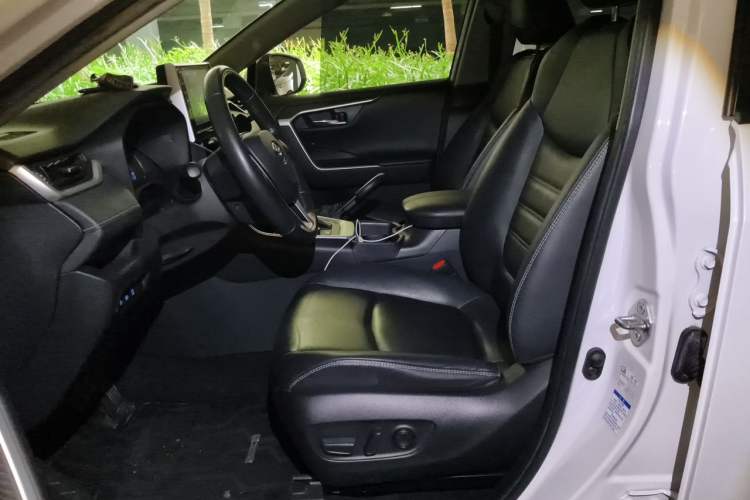 Used Toyota RAV4 2020 Dual-Engine 2.5L E-CVT 4x4 Elite PLUS Edition Left Front Seat
