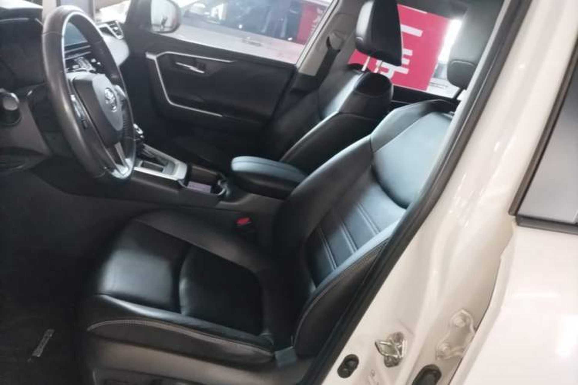 Used Toyota RAV4 2020 2.0L CVT Two-Wheel Drive Prestige Edition Left Front Seat