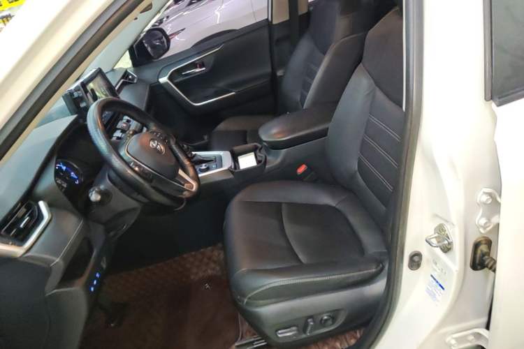 Used Toyota RAV4 2020 Dual-Engine 2.5L E-CVT 4x4 Elite PLUS Edition Left Front Seat