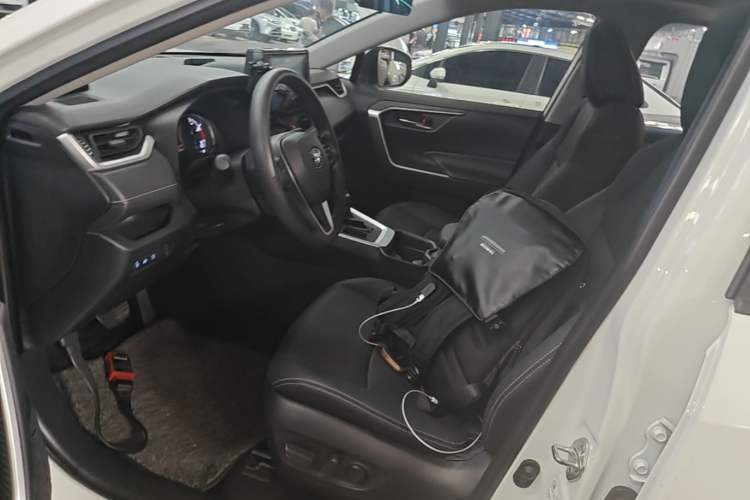 Used Toyota RAV4 2020 2.0L CVT Two-Wheel Drive Fashion Edition Left Front Seat