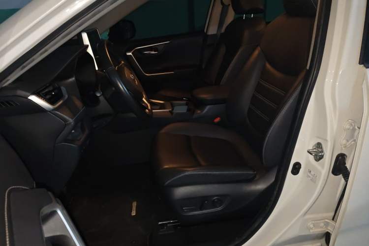 Used Toyota RAV4 2020 2.0L CVT Two-Wheel Drive Fashion PLUS Edition Left Front Seat