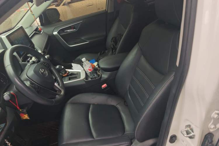Used Toyota RAV4 2020 2.0L CVT Two-Wheel Drive Prestige Edition Left Front Seat