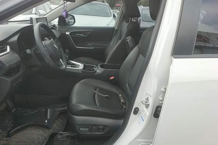 Used Toyota RAV4 2020 2.0L CVT 4x4 Trend Edition Left Front Seat