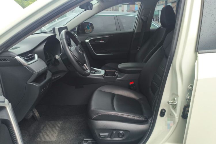 Used Toyota RAV4 2020 Dual-Engine 2.5L E-CVT 4x4 Elite PLUS Edition Left Front Seat