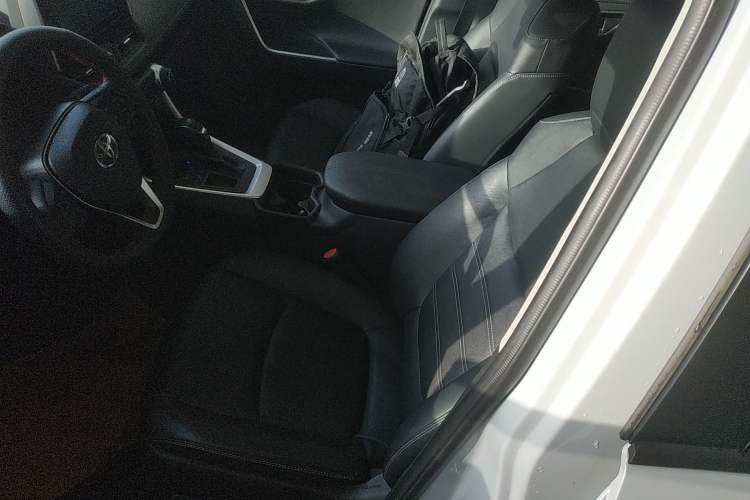 Used Toyota RAV4 2020 2.0L CVT Two-Wheel Drive Fashion PLUS Edition Left Front Seat
