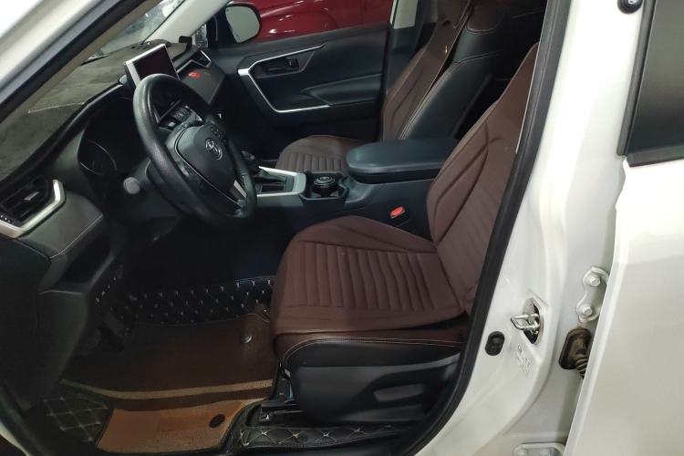 Used Toyota RAV4 2020 2.0L CVT Two-Wheel Drive Urban Edition Left Front Seat