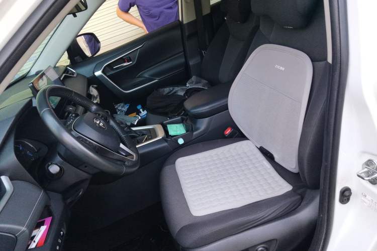 Used Toyota RAV4 2020 Dual-Engine 2.5L E-CVT Two-Wheel Drive Elite Edition Left Front Seat