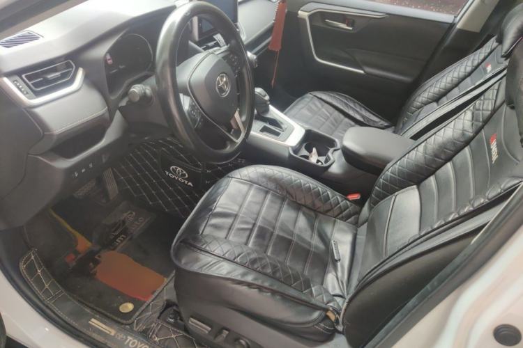 Used Toyota RAV4 2020 2.0L CVT Two-Wheel Drive Urban Edition Left Front Seat