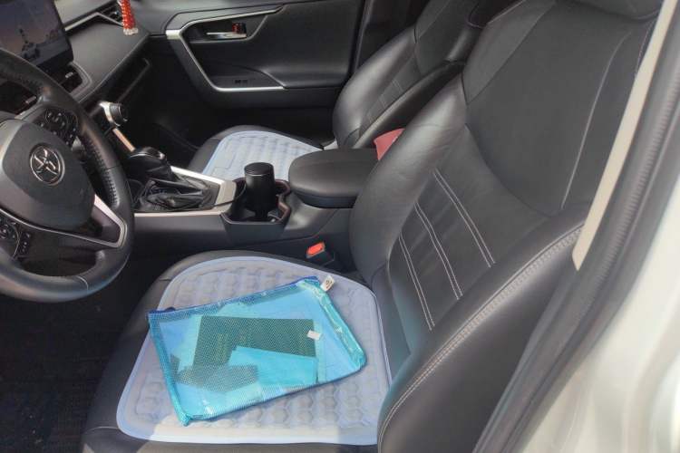 Used Toyota RAV4 2020 2.0L CVT Two-Wheel Drive Prestige Edition Left Front Seat