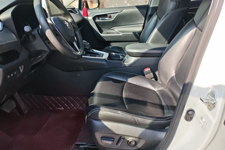Used Toyota RAV4 2020 Dual-Engine 2.5L E-CVT Two-Wheel Drive Elite Edition Left Front Seat