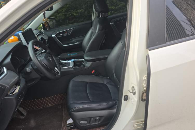 Used Toyota RAV4 2020 Dual-Engine 2.5L E-CVT Two-Wheel Drive Elite Edition Left Front Seat