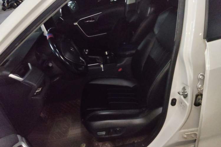 Used Toyota RAV4 2020 2.0L CVT Two-Wheel Drive Fashion Edition Left Front Seat