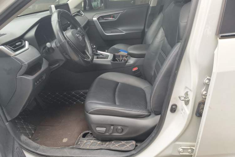 Used Toyota RAV4 2020 2.0L CVT Two-Wheel Drive Prestige Edition Left Front Seat