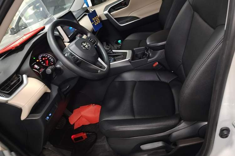 Used Toyota RAV4 2020 2.0L CVT Two-Wheel Drive Urban Edition Left Front Seat