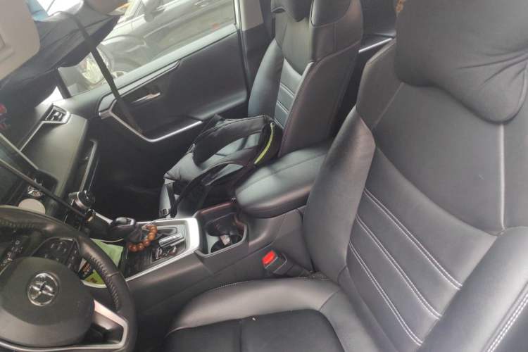 Used Toyota RAV4 2020 2.0L CVT Two-Wheel Drive Prestige Edition Left Front Seat