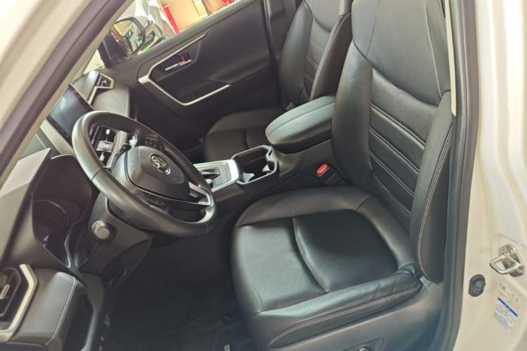 Used Toyota RAV4 2020 Dual-Engine 2.5L E-CVT 4x4 Elite PLUS Edition Left Front Seat