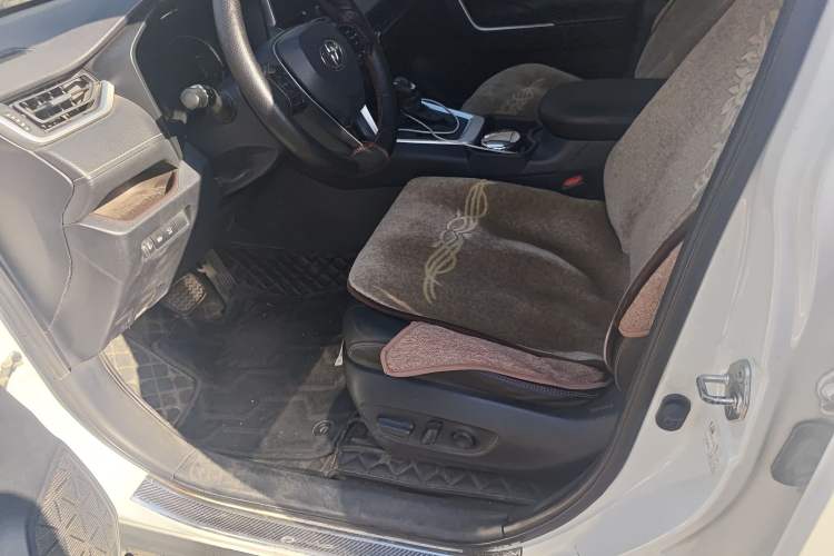 Used Toyota RAV4 2020 2.0L CVT Two-Wheel Drive Prestige Edition Left Front Seat