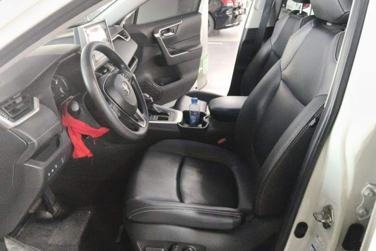 Used Toyota RAV4 2020 2.0L CVT 4x4 Trend Edition Left Front Seat