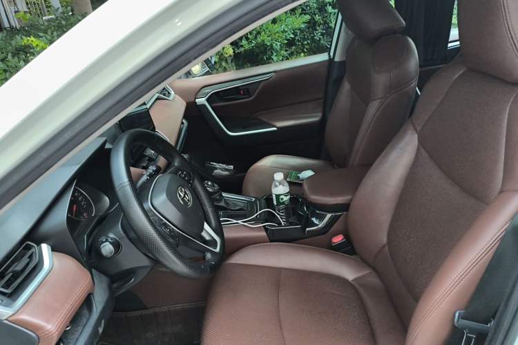 Used Toyota RAV4 2020 2.0L CVT Two-Wheel Drive Urban Edition Left Front Seat