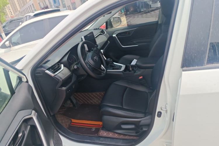 Used Toyota RAV4 2020 2.0L CVT Two-Wheel Drive Urban Edition Left Front Seat