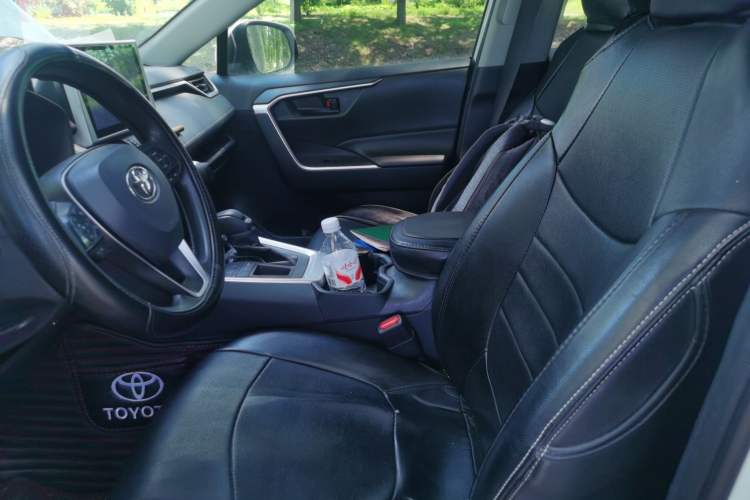 Used Toyota RAV4 2020 2.0L CVT Two-Wheel Drive Urban Edition Left Front Seat