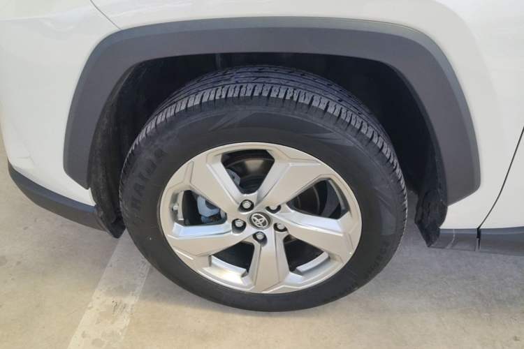Used Toyota RAV4 2020 2.0L CVT Two-Wheel Drive Fashion PLUS Edition Left Front Wheel Hub