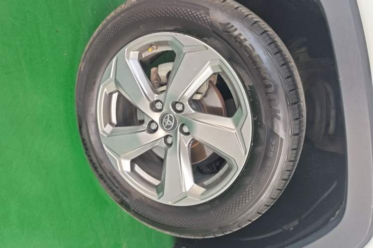 Used Toyota RAV4 2020 2.0L CVT 4x4 Trend Edition Left Front Wheel Hub