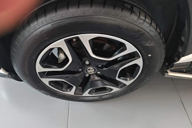 Used Toyota RAV4 2020 2.0L CVT Two-Wheel Drive Prestige Edition Left Front Wheel Hub