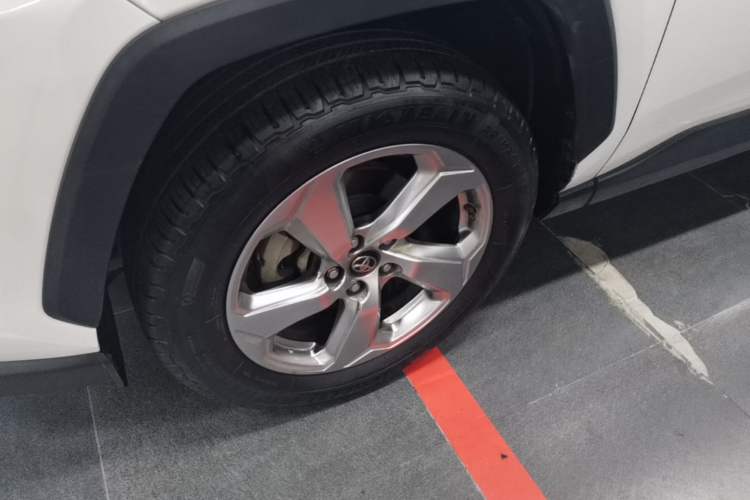 Used Toyota RAV4 2020 2.0L CVT Two-Wheel Drive Fashion Edition Left Front Wheel Hub