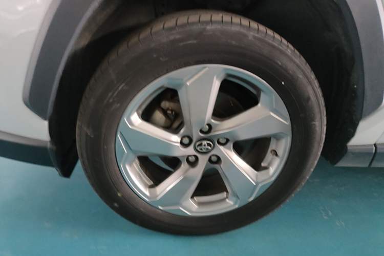 Used Toyota RAV4 2020 2.0L CVT Two-Wheel Drive Fashion Edition Left Front Wheel Hub