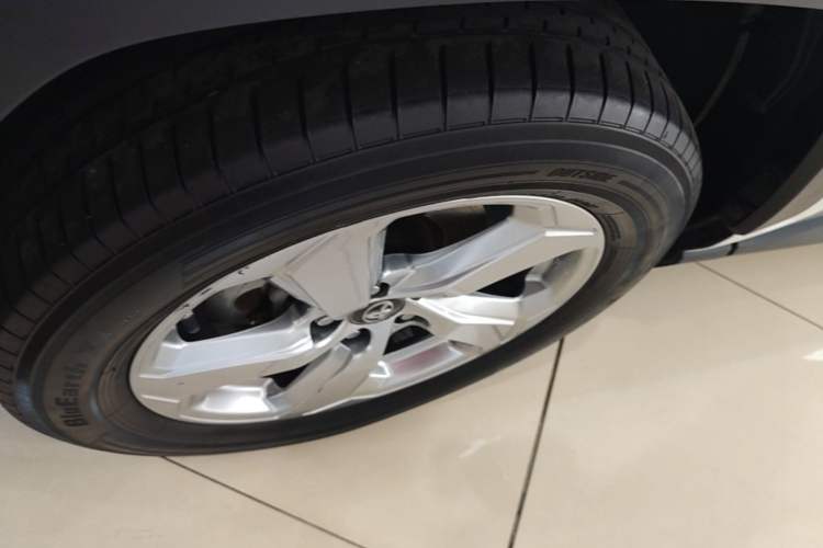 Used Toyota RAV4 2020 2.0L CVT Two-Wheel Drive Fashion Edition Left Front Wheel Hub