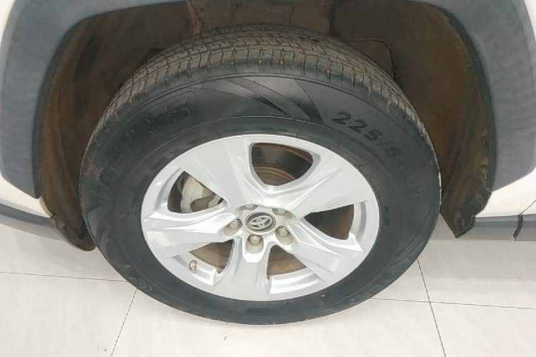 Used Toyota RAV4 2020 2.0L CVT Two-Wheel Drive Urban Edition Left Front Wheel Hub