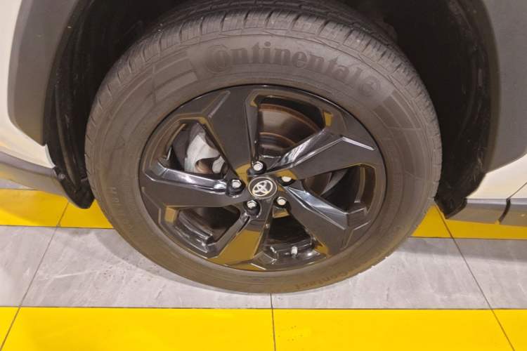 Used Toyota RAV4 2020 Dual-Engine 2.5L E-CVT 4x4 Elite PLUS Edition Left Front Wheel Hub